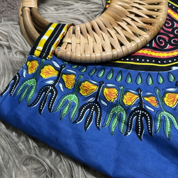 Gorgeous Summer Bag-Cloth Exterior/ Round Bamboo Woven Handles-Arm/Hand Carry - Picture 15 of 16